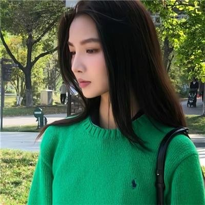 草莓月亮海报