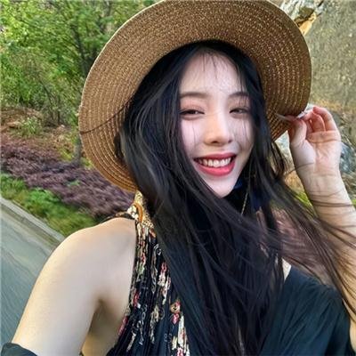 草莓月亮海报